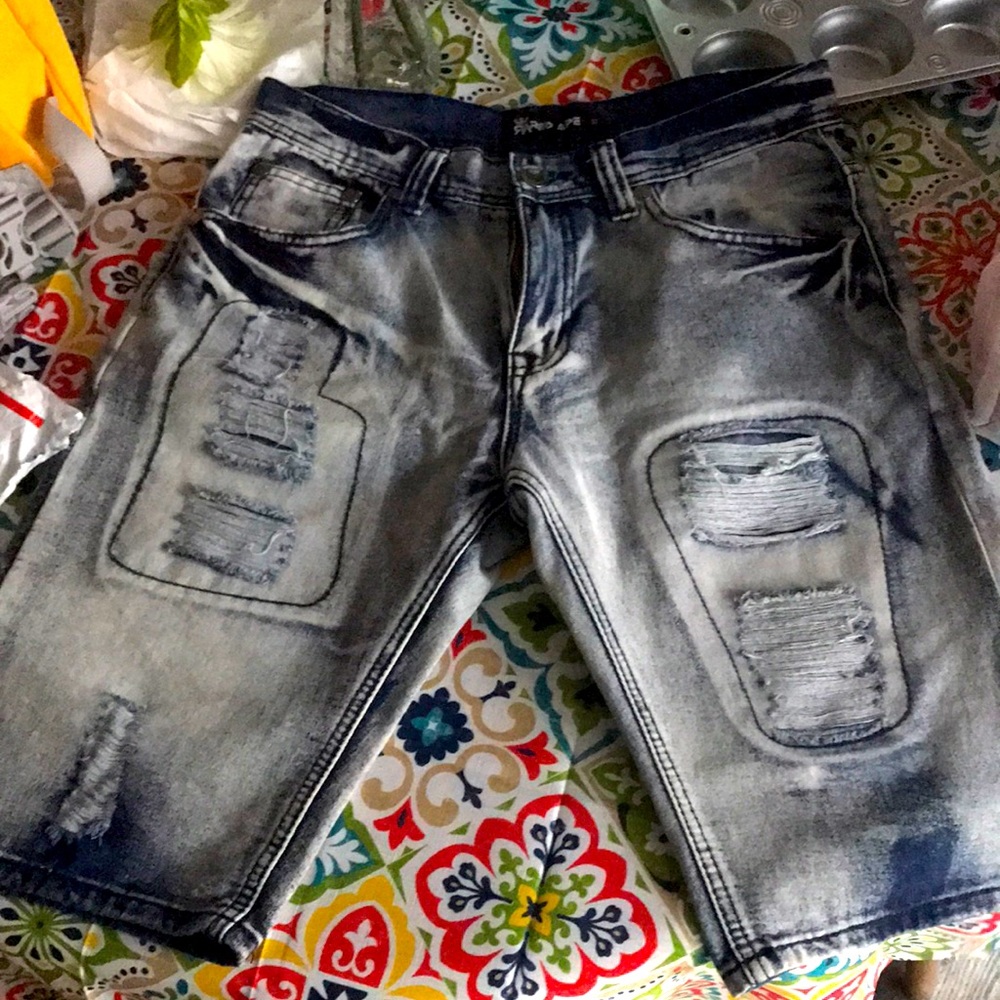 Men’s size 32 red ape